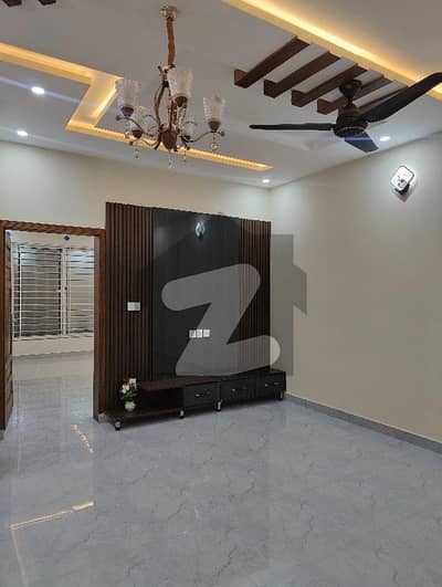 جناح گارڈنز ایف ای سی ایچ ایس,اسلام آباد میں 5 کمروں کا 8 مرلہ مکان 3.15 کروڑ میں برائے فروخت۔