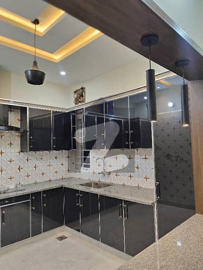 جناح گارڈنز ایف ای سی ایچ ایس,اسلام آباد میں 5 کمروں کا 8 مرلہ مکان 3.15 کروڑ میں برائے فروخت۔