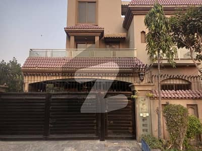 10 Marla Facing Park House For Rent In Janiper Block With Original Pics