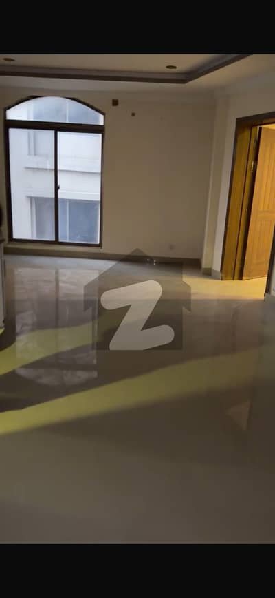 2 bed corner flat with balcony