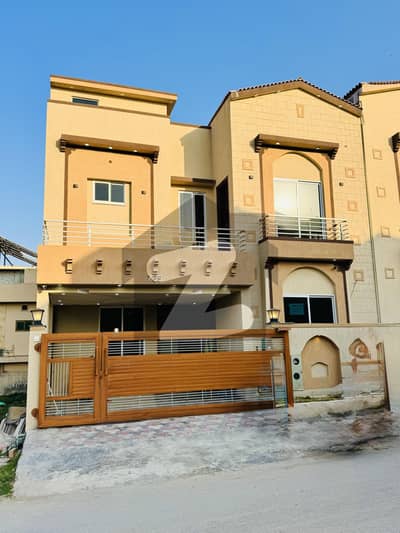 بحریہ ٹاؤن فیز 8 بحریہ ٹاؤن راولپنڈی,راولپنڈی میں 5 کمروں کا 7 مرلہ مکان 2.95 کروڑ میں برائے فروخت۔