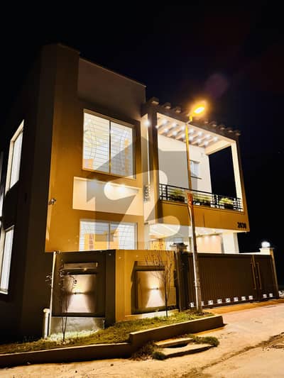 بحریہ ٹاؤن فیز 8 ۔ عثمان بلاک بحریہ ٹاؤن فیز 8 ۔ سفاری ویلی,بحریہ ٹاؤن فیز 8,بحریہ ٹاؤن راولپنڈی,راولپنڈی میں 5 کمروں کا 7 مرلہ مکان 3.0 کروڑ میں برائے فروخت۔