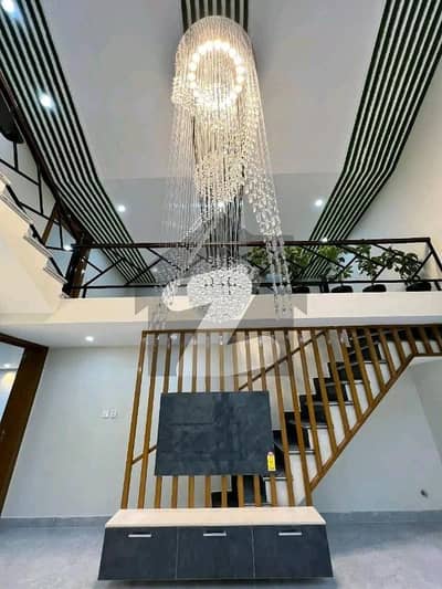 بحریہ ٹاؤن فیز 8 ۔ سفاری ویلی بحریہ ٹاؤن فیز 8,بحریہ ٹاؤن راولپنڈی,راولپنڈی میں 5 کمروں کا 7 مرلہ مکان 2.65 کروڑ میں برائے فروخت۔