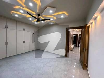 بحریہ ٹاؤن فیز 8 ۔ سفاری ویلی بحریہ ٹاؤن فیز 8,بحریہ ٹاؤن راولپنڈی,راولپنڈی میں 5 کمروں کا 7 مرلہ مکان 2.65 کروڑ میں برائے فروخت۔