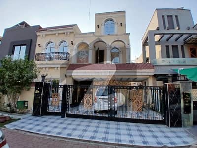 10 Marla House Available For sale in Bahria town Lahore