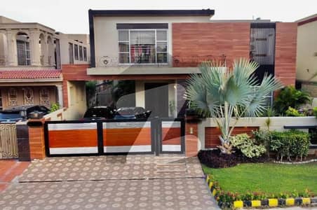 سٹی ہاؤسنگ سوسائٹی گوجرانوالہ میں 6 کمروں کا 1 کنال مکان 7.5 کروڑ میں برائے فروخت۔