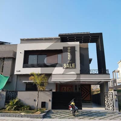 بحریہ ٹاؤن فیز 8 ۔ بلاک سی بحریہ ٹاؤن فیز 8,بحریہ ٹاؤن راولپنڈی,راولپنڈی میں 5 کمروں کا 10 مرلہ مکان 4.95 کروڑ میں برائے فروخت۔