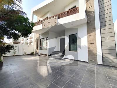 ڈی ایچ اے فیز 8 ڈی ایچ اے ڈیفینس,کراچی میں 6 کمروں کا 1 کنال مکان 13.25 کروڑ میں برائے فروخت۔