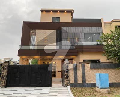 سٹی ہاؤسنگ سوسائٹی گوجرانوالہ میں 6 کمروں کا 10 مرلہ مکان 4.5 کروڑ میں برائے فروخت۔