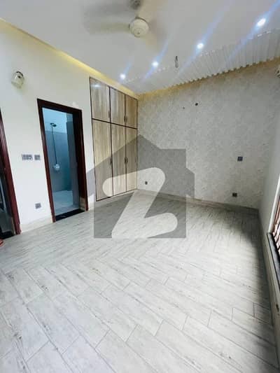 10 Marla Beautiful House Available M Block