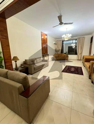 ایف ۔ 10 اسلام آباد میں 5 کمروں کا 1 کنال مکان 7.0 لاکھ میں کرایہ پر دستیاب ہے۔