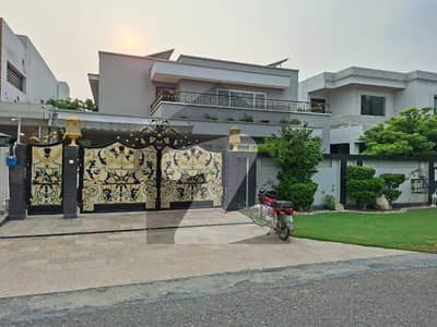 1-KANAL ELEGANT AND FULLY MAINTAINED SUPER HOT LOCATED BUNGALOW IS AVAILABLE IN THE BEST BLOCK OF DHA LAHORE.
