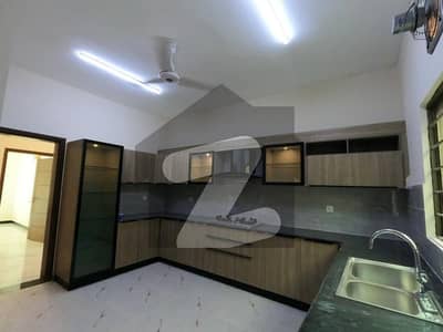 عسکری 6 ملیر کنٹونمنٹ,کینٹ,کراچی میں 5 کمروں کا 15 مرلہ مکان 7.1 کروڑ میں برائے فروخت۔