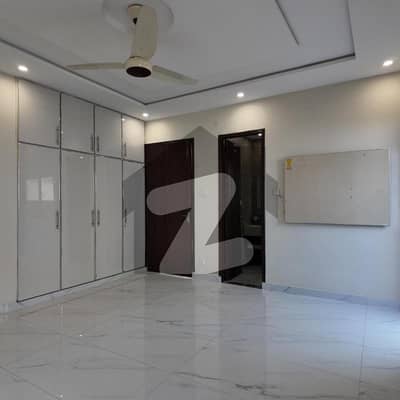 10 Marla Luxurious Designer House For Rent Bahria Towan Lahore