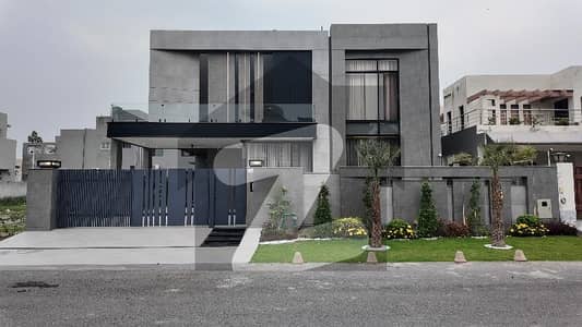 ائیر ایوینیو ۔ بلاک ایل ڈی ایچ اے فیز 8 سابقہ ایئر ایوینیو,ڈی ایچ اے فیز 8,ڈی ایچ اے ڈیفینس,لاہور میں 5 کمروں کا 1 کنال مکان 10.5 کروڑ میں برائے فروخت۔