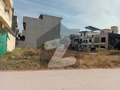 25X40 FACING 40X80 70 FEET ROAD CORNER PLOT FOR SALE