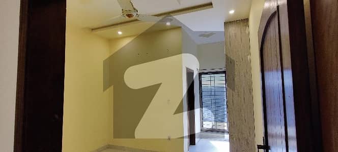 B17 5 Marla Upper Portion For Rent Block C,1 Water Boring