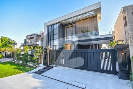 ڈی ایچ اے فیز 5 ڈیفنس (ڈی ایچ اے),لاہور میں 5 کمروں کا 10 مرلہ مکان 5.4 کروڑ میں برائے فروخت۔