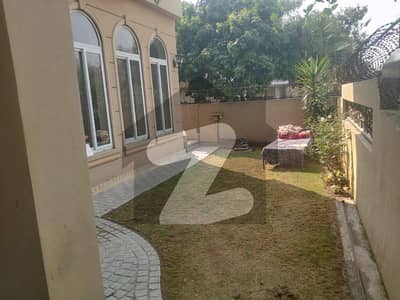 ایف ۔ 7/1 ایف ۔ 7,اسلام آباد میں 5 کمروں کا 1 کنال مکان 12.0 لاکھ میں کرایہ پر دستیاب ہے۔