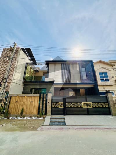 سحر وِلاز ملتان پبلک سکول روڈ,ملتان میں 5 کمروں کا 10 مرلہ مکان 3.6 کروڑ میں برائے فروخت۔