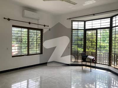 UPPER PORTION FOR RENT IN F-7