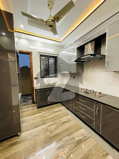 واپڈا ٹاؤن گوجرانوالہ میں 4 کمروں کا 5 مرلہ مکان 65.0 ہزار میں کرایہ پر دستیاب ہے۔