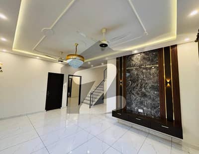 واپڈا ٹاؤن گوجرانوالہ میں 4 کمروں کا 5 مرلہ مکان 63.0 ہزار میں کرایہ پر دستیاب ہے۔