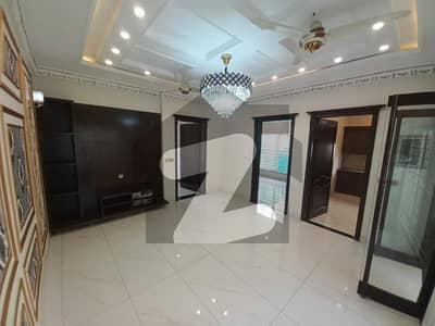 10 Marla Slightly Used, Well-Maintained House for Sale in Paragon City Prime Location