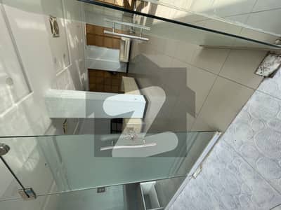 گلبرگ گرینز ۔ بلاک سی گلبرگ گرینز,گلبرگ,اسلام آباد میں 4 مرلہ دفتر 2.25 لاکھ میں کرایہ پر دستیاب ہے۔