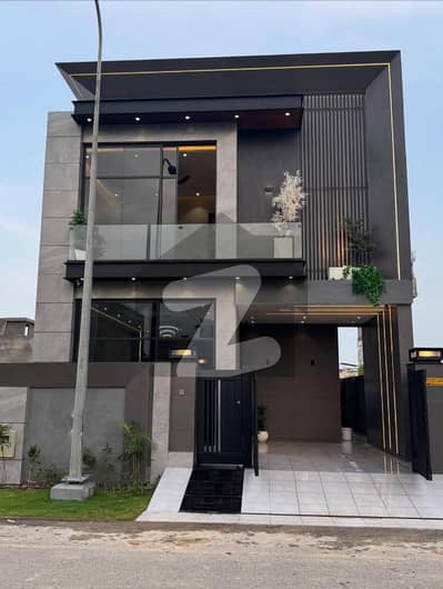 ڈی ایچ اے 9 ٹاؤن - بلاک ای ڈی ایچ اے 9 ٹاؤن,ڈی ایچ اے ڈیفینس,لاہور میں 3 کمروں کا 5 مرلہ مکان 2.2 کروڑ میں برائے فروخت۔