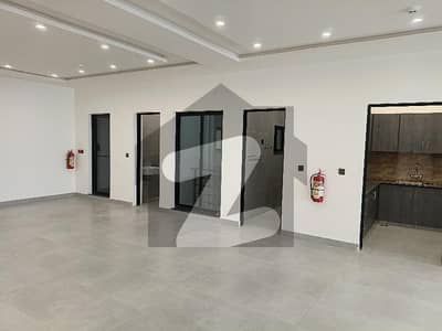 ڈی ایچ اے فیز 8 - کمرشل براڈوے ڈی ایچ اے فیز 8,ڈیفنس (ڈی ایچ اے),لاہور میں 8 مرلہ دفتر 95.0 ہزار میں کرایہ پر دستیاب ہے۔