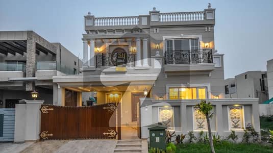 ڈی ایچ اے 9 ٹاؤن ڈیفنس (ڈی ایچ اے),لاہور میں 3 کمروں کا 5 مرلہ مکان 2.3 کروڑ میں برائے فروخت۔