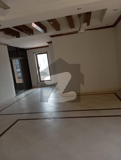 ڈی ایچ اے فیز 2 - سیکٹر ایچ ڈی ایچ اے ڈیفینس فیز 2,ڈی ایچ اے ڈیفینس,اسلام آباد میں 3 کمروں کا 1 کنال بالائی پورشن 90.0 ہزار میں کرایہ پر دستیاب ہے۔