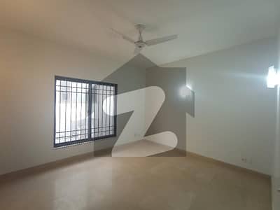 500 Yards Independent Upper Portion For Rent separate Entrance Separate Tanks