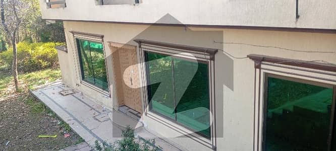 G. 10/4 OPEN BASEMENT SAPRATE GATE AVAILABLE FOR RENT.