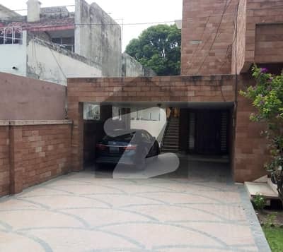 گلبرگ 3 گلبرگ,لاہور میں 7 کمروں کا 1 کنال مکان 12.5 کروڑ میں برائے فروخت۔