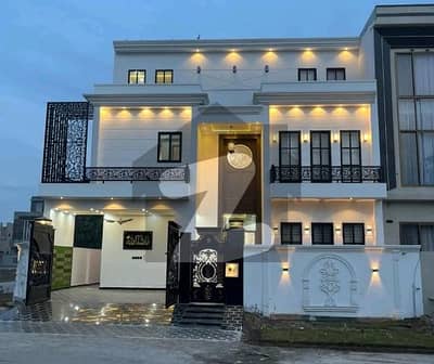 سٹی ہاؤسنگ سوسائٹی گوجرانوالہ میں 5 کمروں کا 10 مرلہ مکان 2.6 کروڑ میں برائے فروخت۔