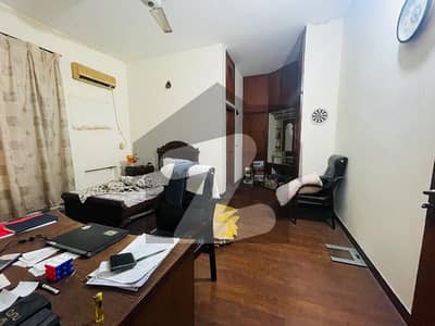 جوہر ٹاؤن فیز 1 - بلاک ڈی جوہر ٹاؤن فیز 1,جوہر ٹاؤن,لاہور میں 3 کمروں کا 1 کنال بالائی پورشن 1.0 لاکھ میں کرایہ پر دستیاب ہے۔