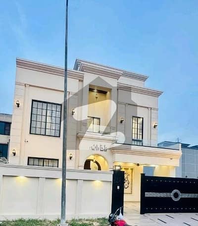 سٹی ہاؤسنگ سوسائٹی گوجرانوالہ میں 5 کمروں کا 10 مرلہ مکان 2.5 کروڑ میں برائے فروخت۔