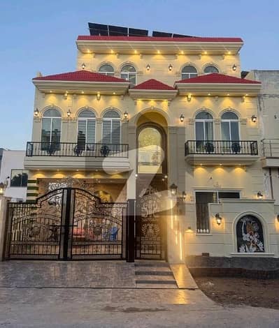 ڈی سی کالونی گوجرانوالہ میں 5 کمروں کا 10 مرلہ مکان 2.8 کروڑ میں برائے فروخت۔