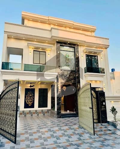 ڈی سی کالونی گوجرانوالہ میں 5 کمروں کا 10 مرلہ مکان 3.0 کروڑ میں برائے فروخت۔