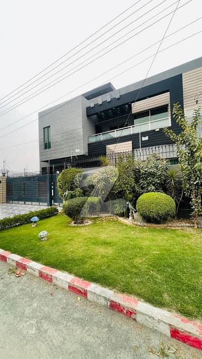 ایل ڈی اے ایوینیو ۔ بلاک ایم ایل ڈی اے ایوینیو,لاہور میں 8 کمروں کا 1 کنال مکان 5.5 کروڑ میں برائے فروخت۔