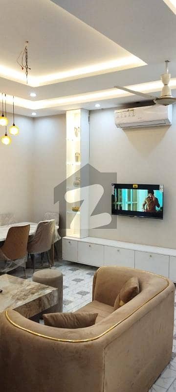 علامہ اقبال ٹاؤن لاہور میں 2 کمروں کا 10 مرلہ زیریں پورشن 1.5 لاکھ میں کرایہ پر دستیاب ہے۔