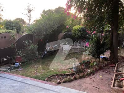 این ایف سی 1 لاہور میں 6 کمروں کا 1 کنال مکان 6.5 کروڑ میں برائے فروخت۔