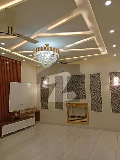 بحریہ ٹاؤن سیکٹر سی بحریہ ٹاؤن,لاہور میں 3 کمروں کا 10 مرلہ بالائی پورشن 55.0 ہزار میں کرایہ پر دستیاب ہے۔