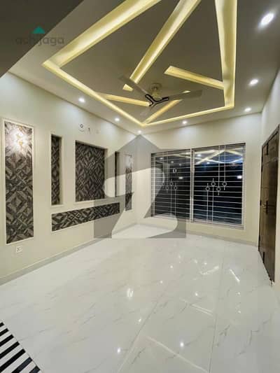 بحریہ ٹاؤن سیکٹر سی بحریہ ٹاؤن,لاہور میں 3 کمروں کا 10 مرلہ بالائی پورشن 55.0 ہزار میں کرایہ پر دستیاب ہے۔