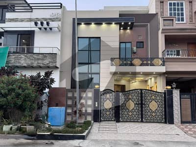 سٹی ہاؤسنگ سوسائٹی گوجرانوالہ میں 4 کمروں کا 5 مرلہ مکان 2.0 کروڑ میں برائے فروخت۔