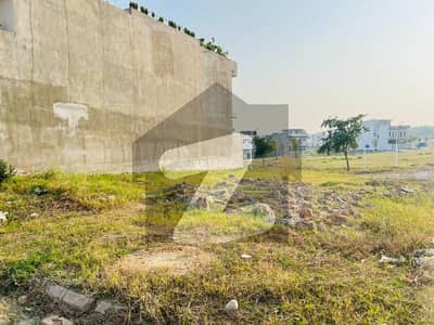 I Am Selling 7 Marla Corner Residencial Plot In Block V,Gulberg Residencia Islamabad