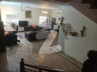 ڈی ایچ اے فیز 6 ڈی ایچ اے ڈیفینس,کراچی میں 6 کمروں کا 1 کنال مکان 12.5 کروڑ میں برائے فروخت۔