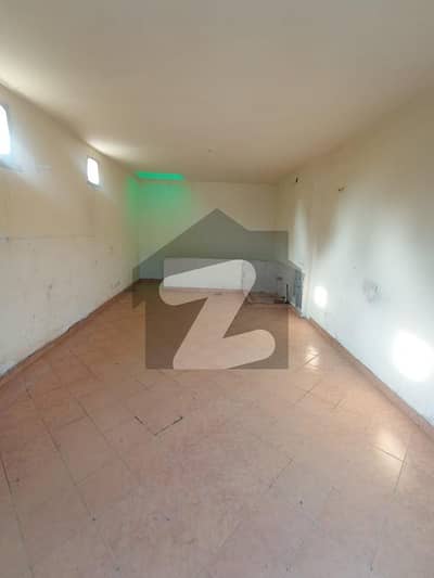 ڈی ایچ اے فیز 4 ڈیفنس (ڈی ایچ اے),لاہور میں 2 مرلہ Studio دکان 1.5 لاکھ میں کرایہ پر دستیاب ہے۔